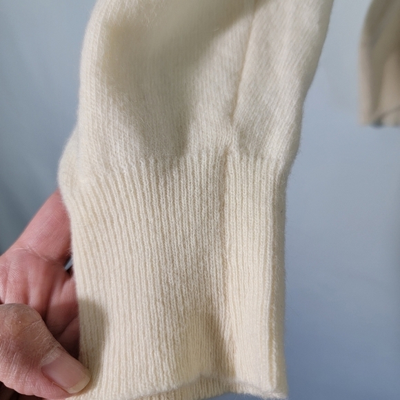 Lambswool Unisex Ivory V-neck Knit Sweater Sz M Made in Italy Long Sleeve Cozy - Picture 5 of 11